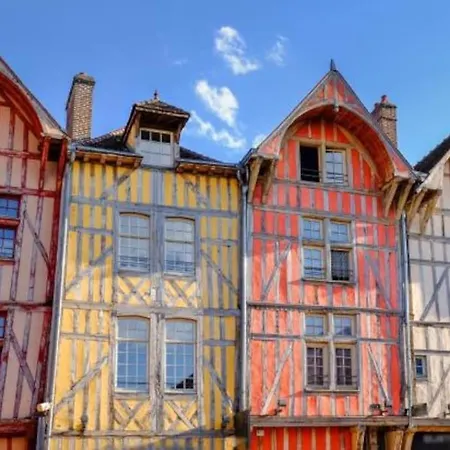 Casita: Maison Duplex +parking/terrasse/netflix * Труа