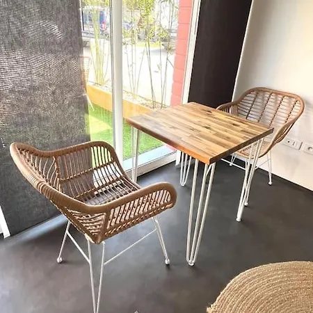 Casita: Maison Duplex +parking/terrasse/netflix Holiday home