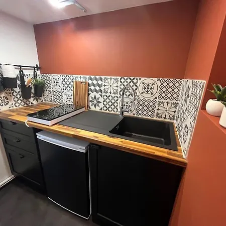 Casita: Maison Duplex +parking/terrasse/netflix * Труа
