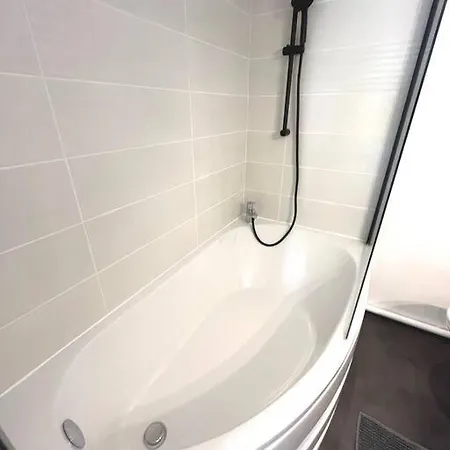 Casita: Maison Duplex +parking/terrasse/netflix Дом отдыха Труа